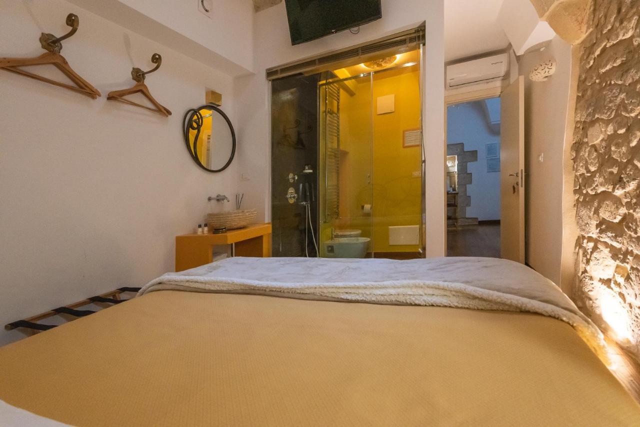 Le Nicchie Luxury Rooms Lecce Exterior photo